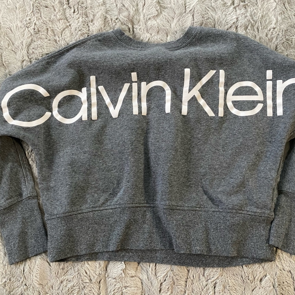 Calvin Klein || Small || Sweater || Grey